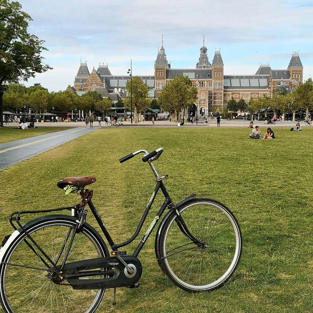 🚴‍♂️🌷 Summer Cycling Around Museumplein: Art, Parks & Amsterdam’s Iconic Squares