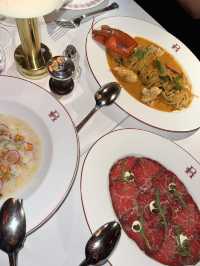 ร้านอาหารเรียบหรู ดูแพง ในดูไบ แต่ตอนดึกเป็นคลับ