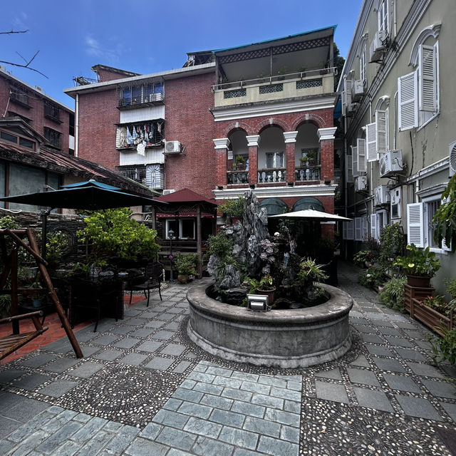 ⛪ Fuxing Church: Where Gothic Grace Meets Xiamen’s Tropical Charm!"
