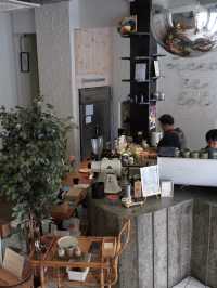 ☕️ 這家咖啡店是在亞庇玩隱身嗎，太別有洞天了！ 