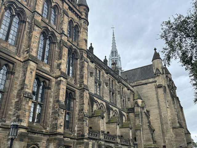 Exploring the Architectural Beauty of the University of Glasgow! 🇬🇧🏛️