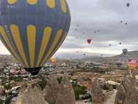 【Göreme Sunrise & Balloons View／ギョレメ朝焼け＆気球｜“空に舞う夢を見た丘上の朝”】