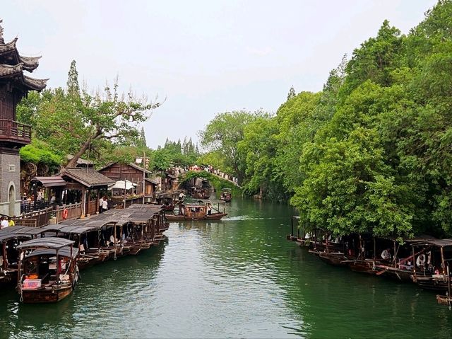 I came to this ancient town in Jiangnan, and I instantly fall in love with it