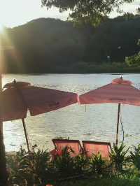 The Sky River Club บีชบาร์สีชมพูสุดคิวท์ริมน้ำกาญ