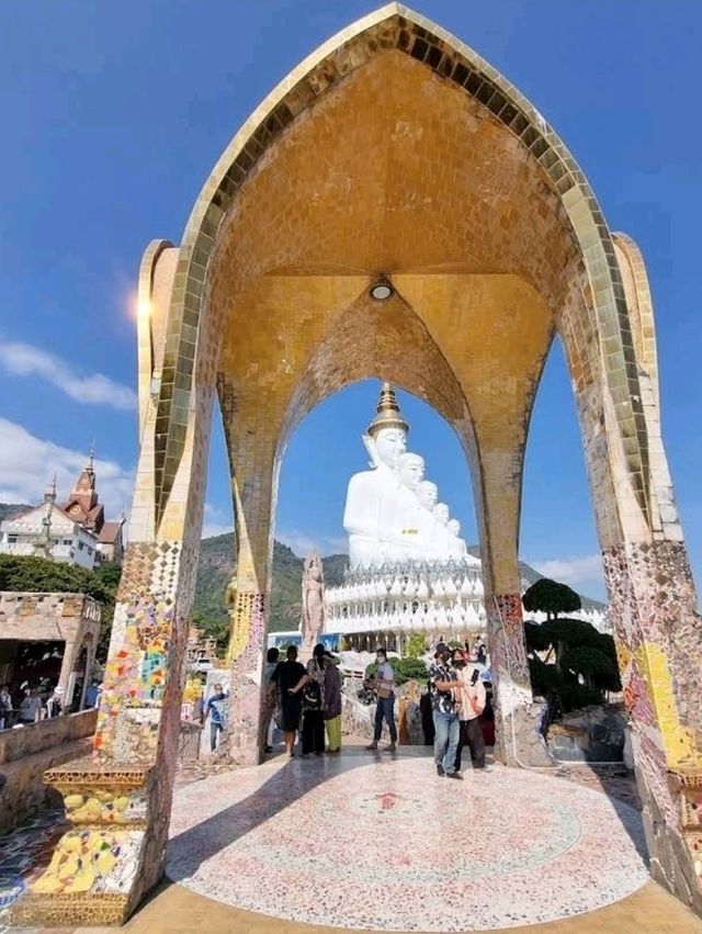 วัดพระธาตุผาซ่อนแก้ว