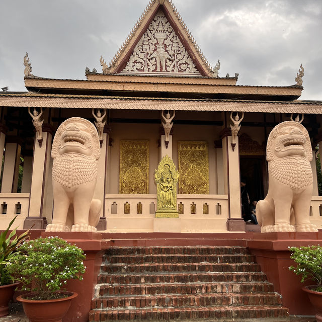 🌿 Wat Phnom: Where Phnom Penh’s Story Begins 🛕✨