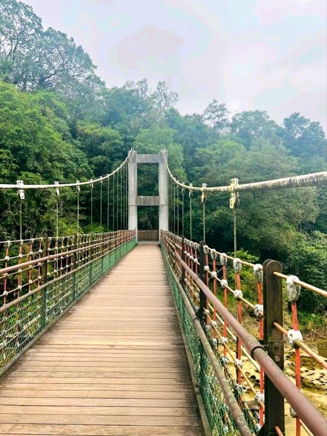 A Refreshing Visit to Shifen Waterfalls