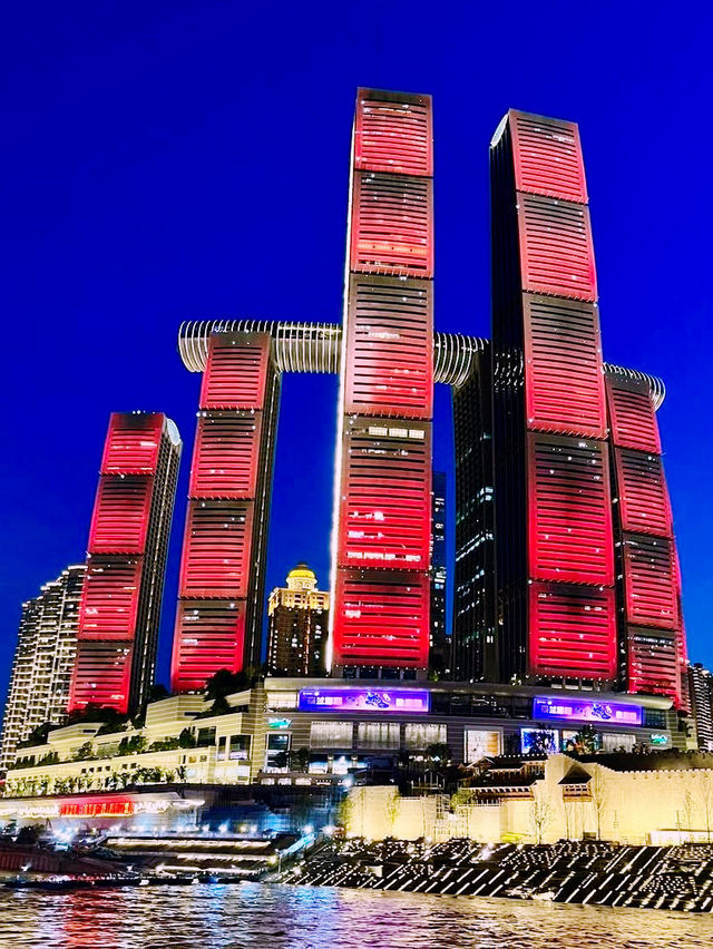 🌃 Solo Adventure: Chongqing’s Dazzling Nightscapes – Where Megacity Meets Mountains