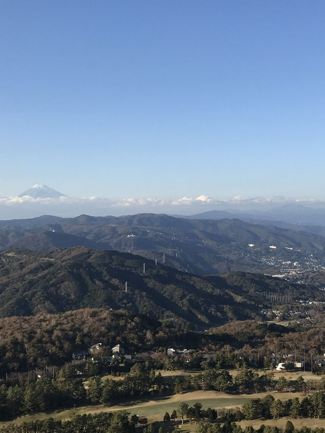 【静岡県　伊東市　富士山を望む大室山リフトとお鉢周り】