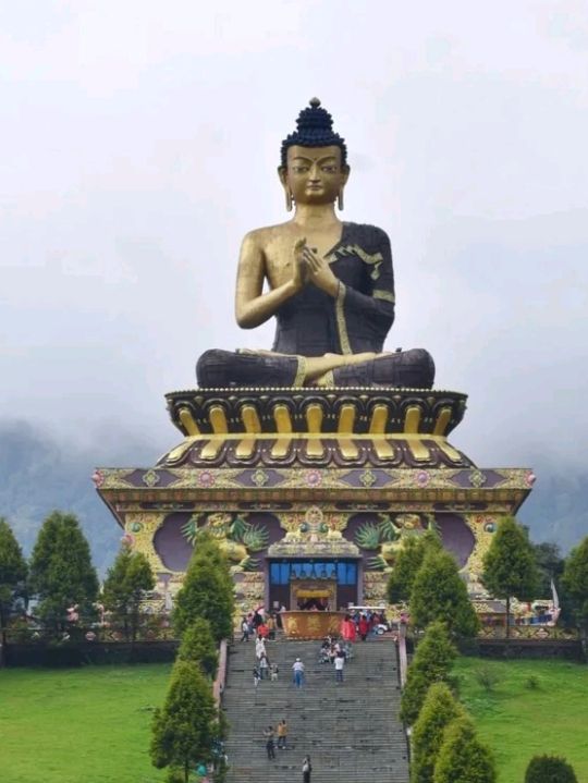 Sikkim – Where Mountains Murmur and Prayer Flags Dance 🏔️🌸