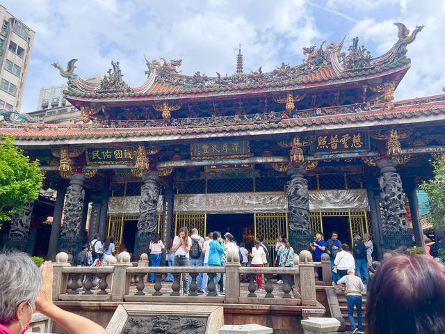 龍山寺で本格おみくじを！