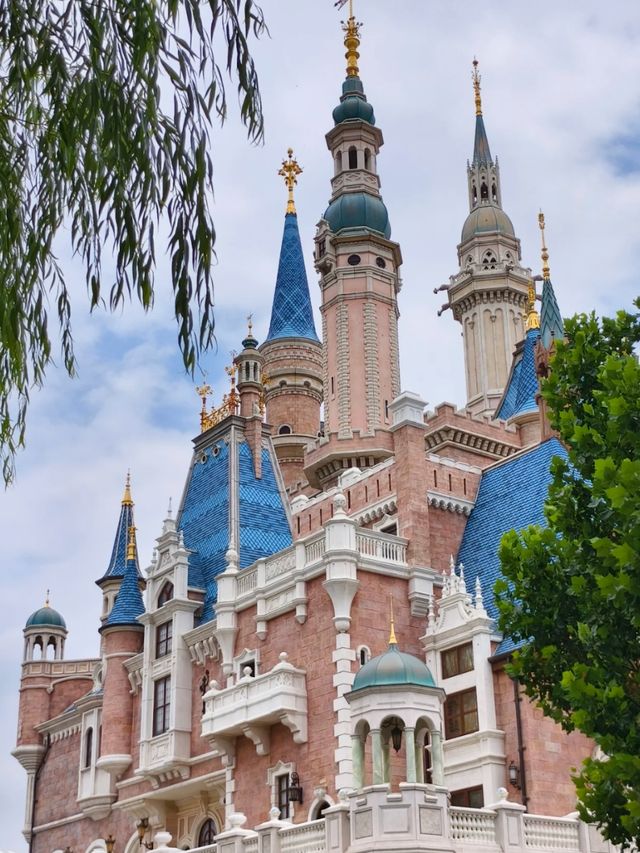 Go Big, Go Bold: The Ultimate Shanghai Disneyland Experience