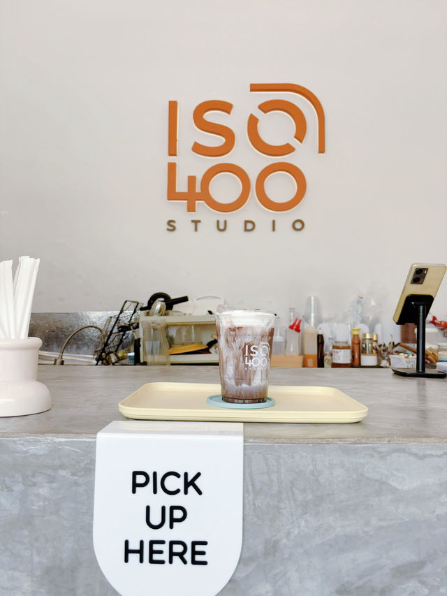 Iso 400 studio คาเฟ่มินิมอล สวยๆ ที่มหาสารคาม
