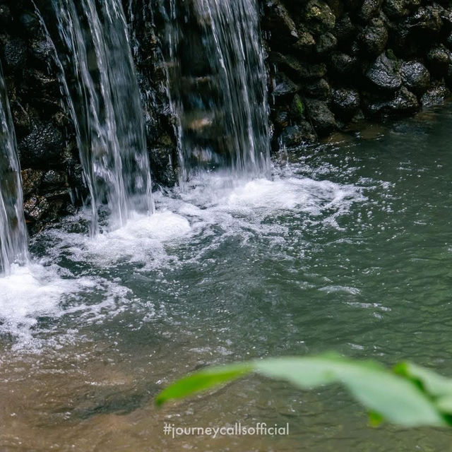 คาเฟ่เล็กๆ มีน้ำตกธรรมชาติ ⛰️💙