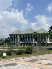 🖼️ Framed in Brunei: The Picture-Perfect View of Omar Ali Saifuddien Mosque