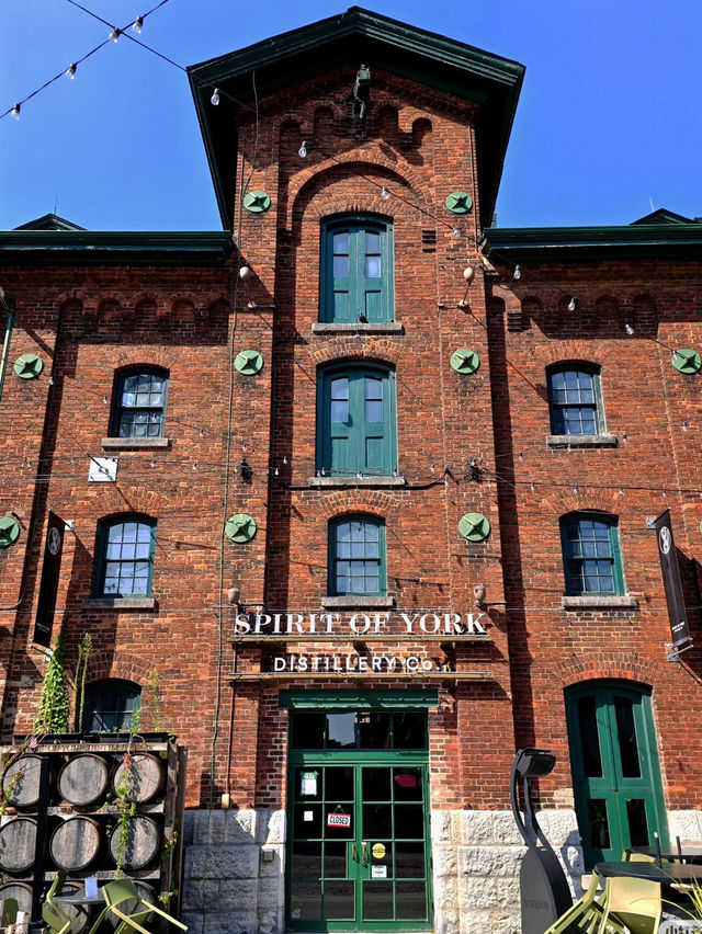 🍷🔥 Distillery District: A Full-Blown Red-Brick Aesthetic Overload