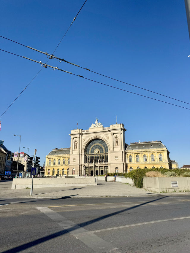 THE STORY BEHIND BRATISLAVA’S GÁBOR BAROSS STATUE!