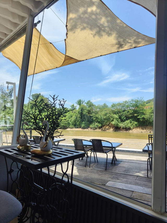 คาเฟ่ริมน้ำ บ้านกรูด คาเฟ่ริมน้ำ บ้านกรูด