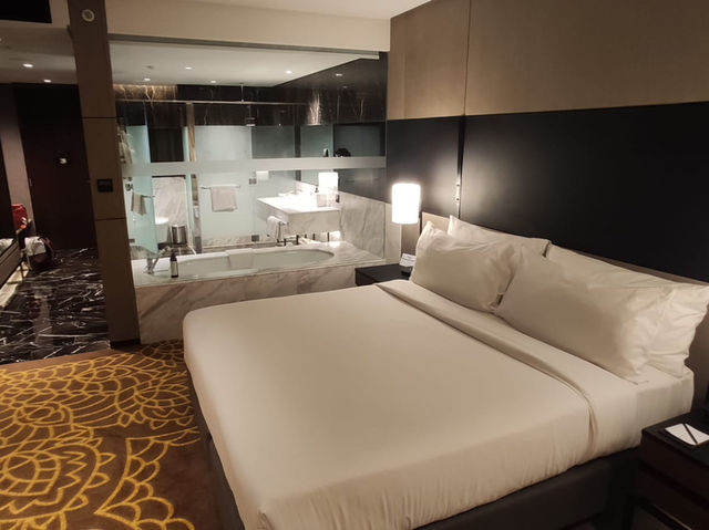 ✨🏨 Hilton Bangalore Embassy GolfLinks – Your Stylish Escape in Bengaluru 🌿🌆