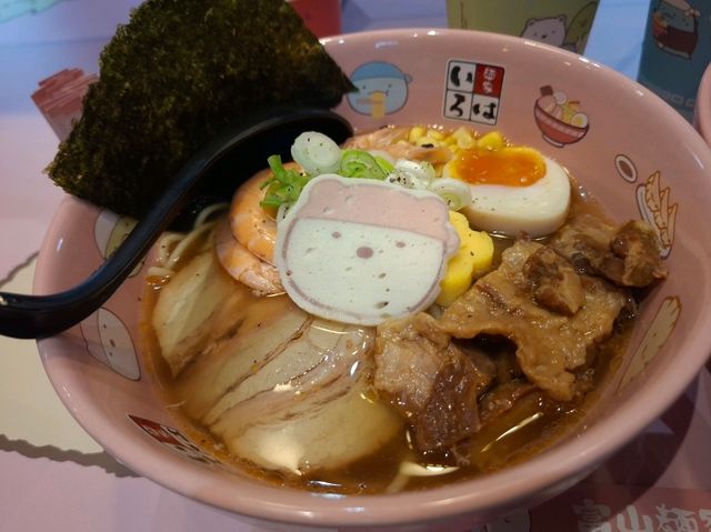 💯富山麵家x角落生物主題期間限定❤️食招牌拉麵🤭飲特色飲品🍸小食🤩超級好食😍 💯富山麵家x角落生物主題期間限定❤️食招牌拉麵🤭飲特色飲品🍸小食🤩超級好食😍