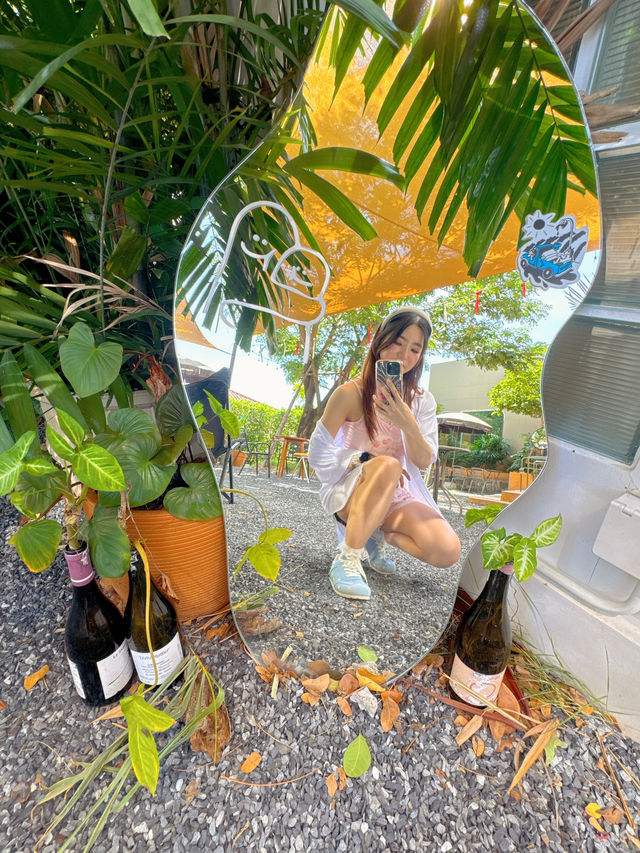 Groggy and Friends คาเฟ่ vibe ดีสุดๆ 🍷 Groggy and Friends คาเฟ่ vibe ดีสุดๆ 🍷