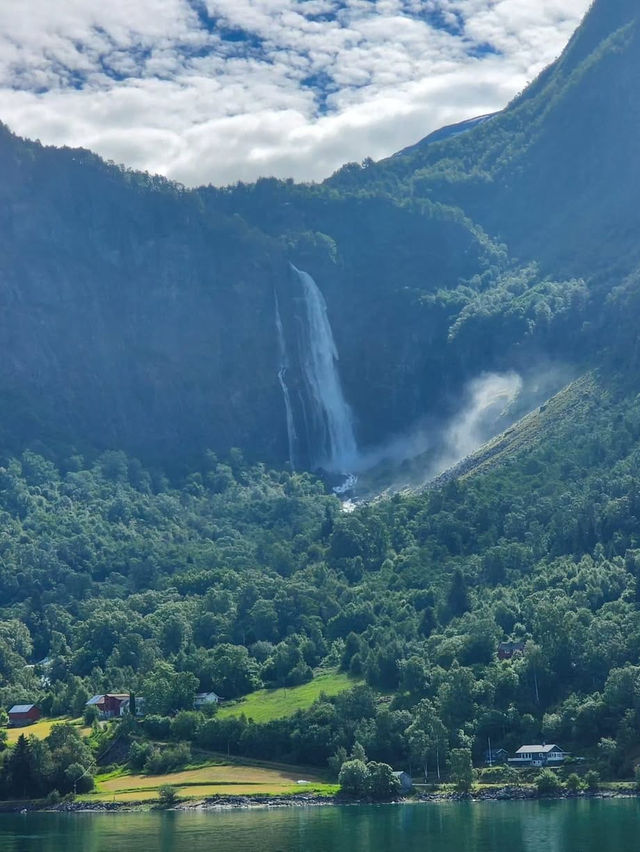 Majestic Fjord Escapes in Sognefjord 