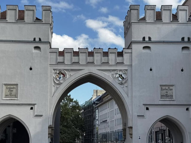 🏰歴史とショッピングが楽しめる「ミュンヘン カールス門」✨ 