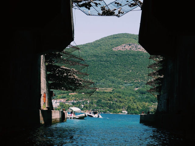 🌊 黑山旅遊點評：在布德瓦與科托爾之間，遇見歐洲的靜謐與熱情 📍 定位：黑山共和國（Montenegro）— 布德瓦 Budva & 科托爾 Kotor