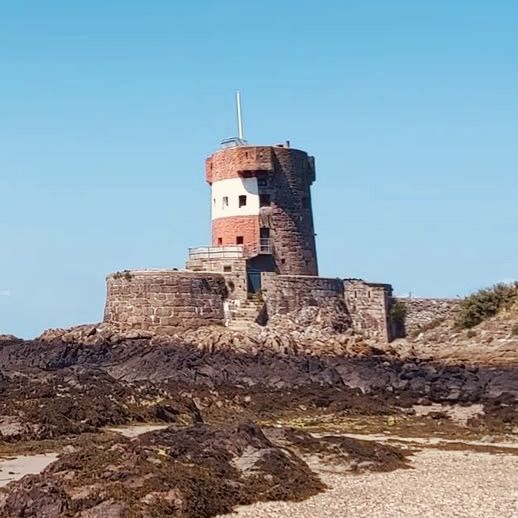 Island Pulse: A Solo Traveller's Base in Saint Helier, Jersey 🌊