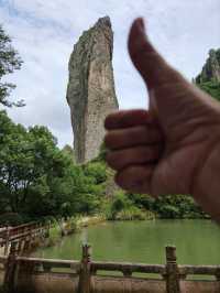 縉云仙都裡高聳云端的鼎湖峰