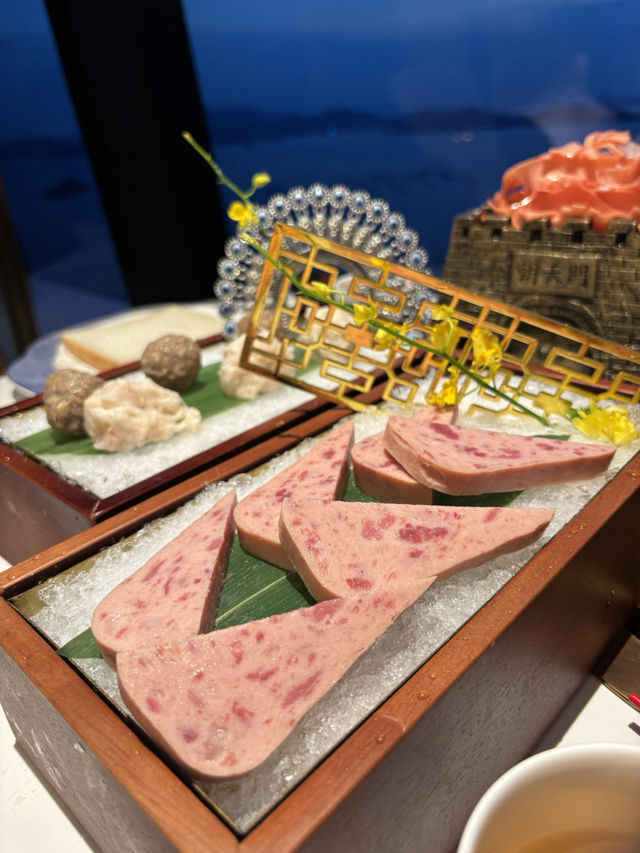 朝天門滾滾紅油美食靚景：享受101樓高空非遺火鍋