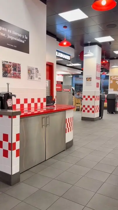 Try a burger in Barcelona😆😆😆