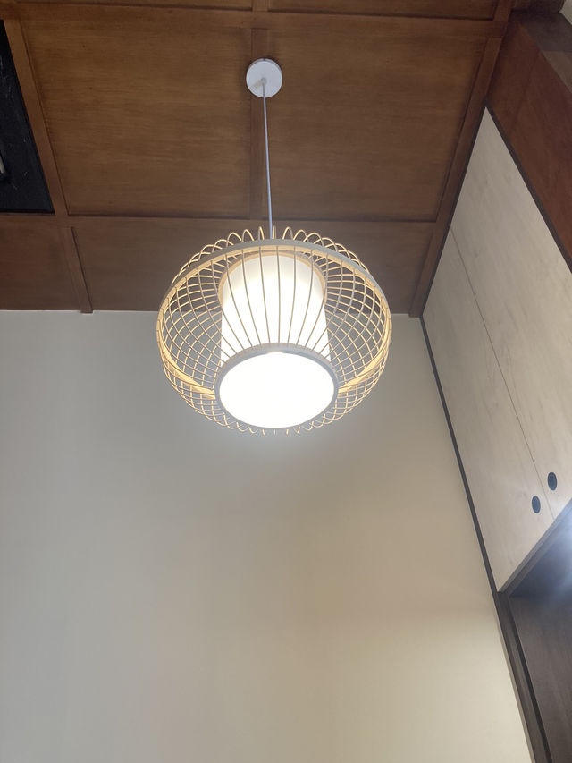 很有氣氛的日式建築用餐環境～