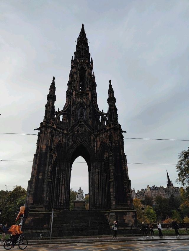 Scott Monument: A Gothic Flame in the Heart of Edinburgh