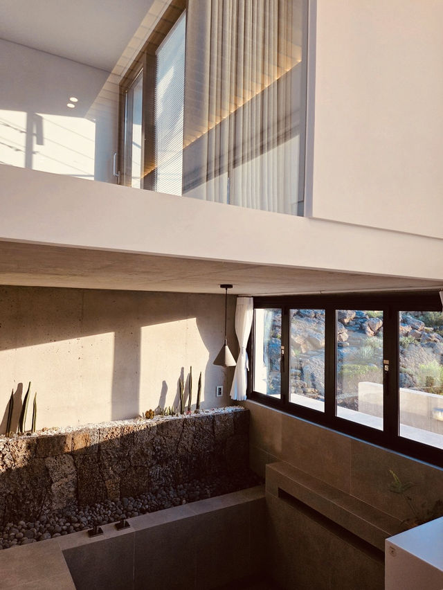 Seamless High-Tech Amenities and Sensory Comfort