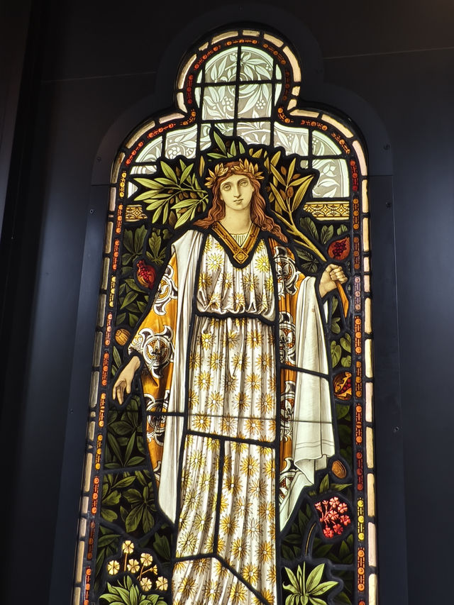 日光映照絢麗宗教藝術