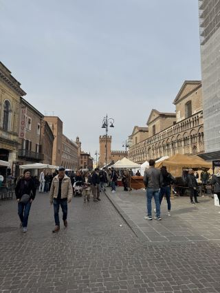 페라라: 역사를 사랑하는 이들을 위한 이탈리아의 숨겨진 보석
