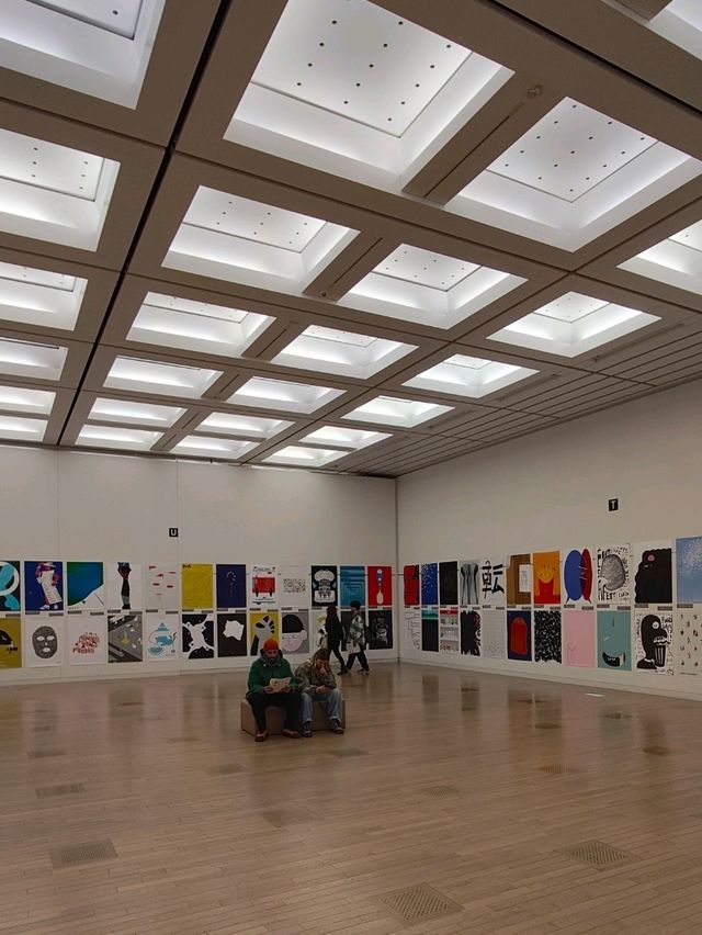 東京國立新美術館 光影與幾何之美 東京國立新美術館 光影與幾何之美