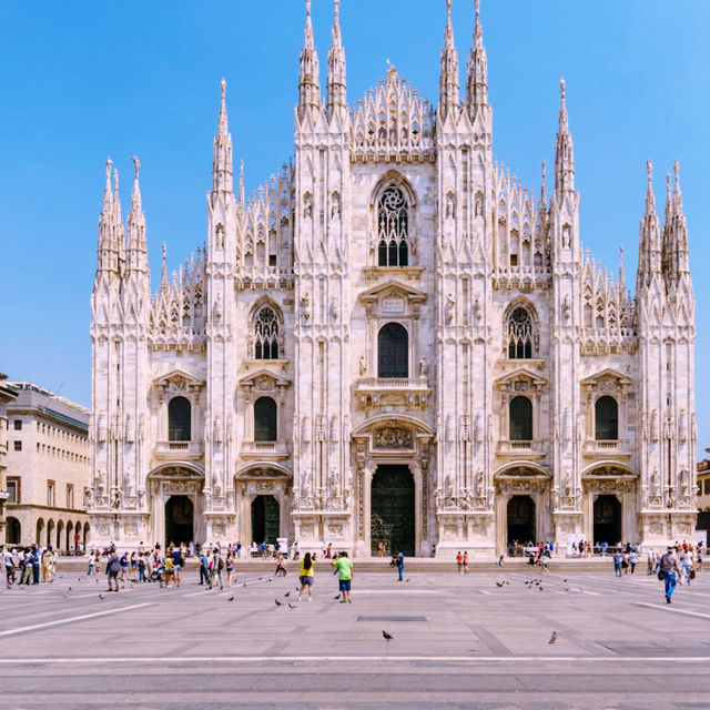 The Ultimate Milan Bucket List Stop: Duomo di Milano 🏰✨ The Ultimate Milan Bucket List Stop: Duomo di Milano 🏰✨