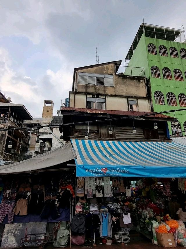 Strolling Through Old Phuket Town: Urban Vibes & Rainy Day Magic 🌧️🏍️