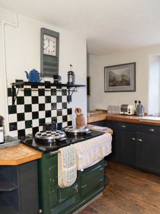 Beautiful Ireland Cabin with a a hidden Door