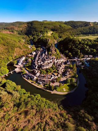 พิกัดลับห้ามพลาด: Esch-sur-Sûre – หมู่บ้านในฝันริมแม่น้ำ 。