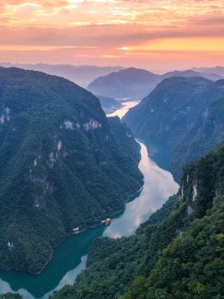 🌅 Qingjiang Gallery | Chasing Sunrise at Reflection Gorge