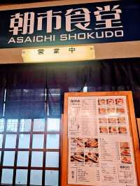 北海道小樽「鱗友朝市」海鮮攻略 🦀 超高 CP 值朝市食堂魚生飯＋三大名蟹（長腳蟹/毛蟹/花咲蟹）實測避坑指南！