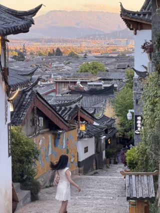 Lijiang’s Sunset, Nightlife & Snow-capped Views 