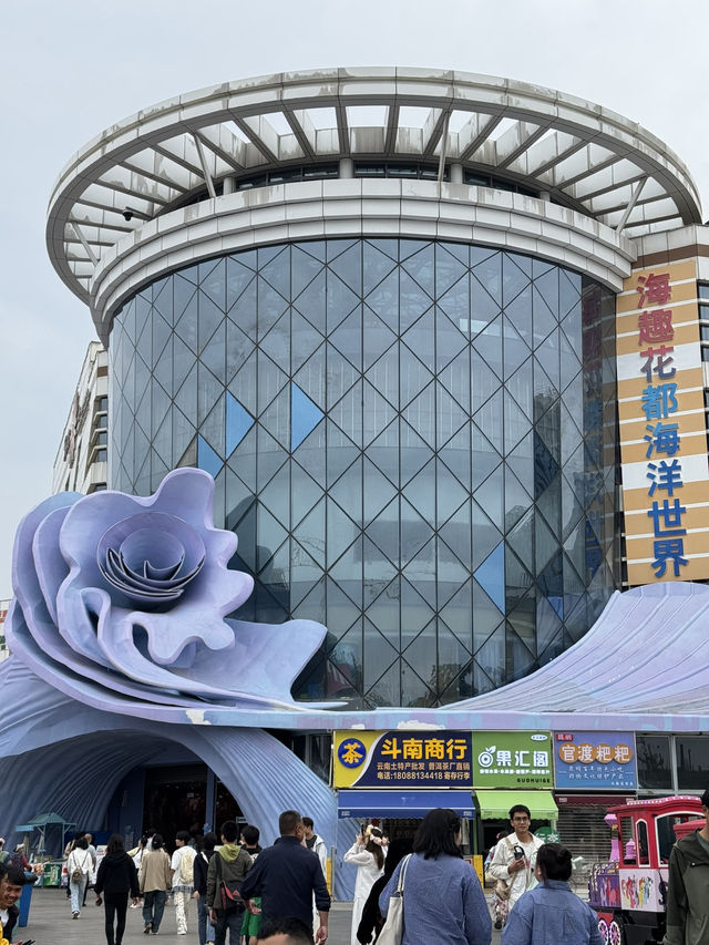 The biggest of flowers market in asia