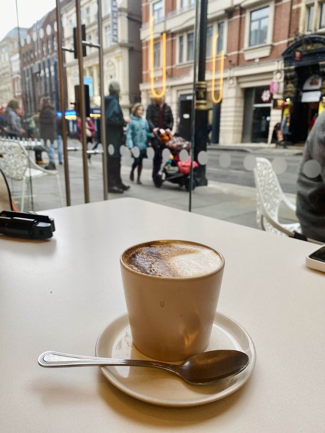 Cute Cafe in London 🇬🇧
