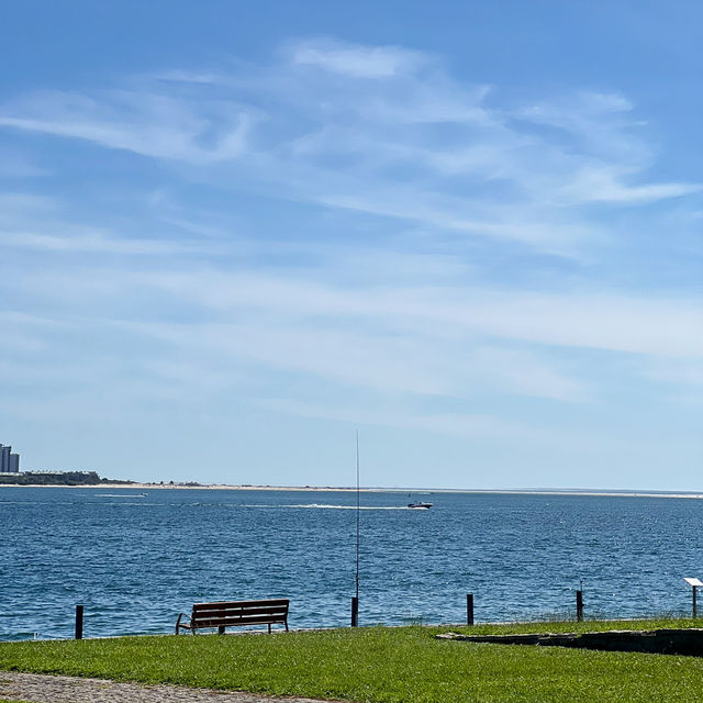 《葡萄牙旅行🇵🇹》沿着海邊散步，遠望大西洋