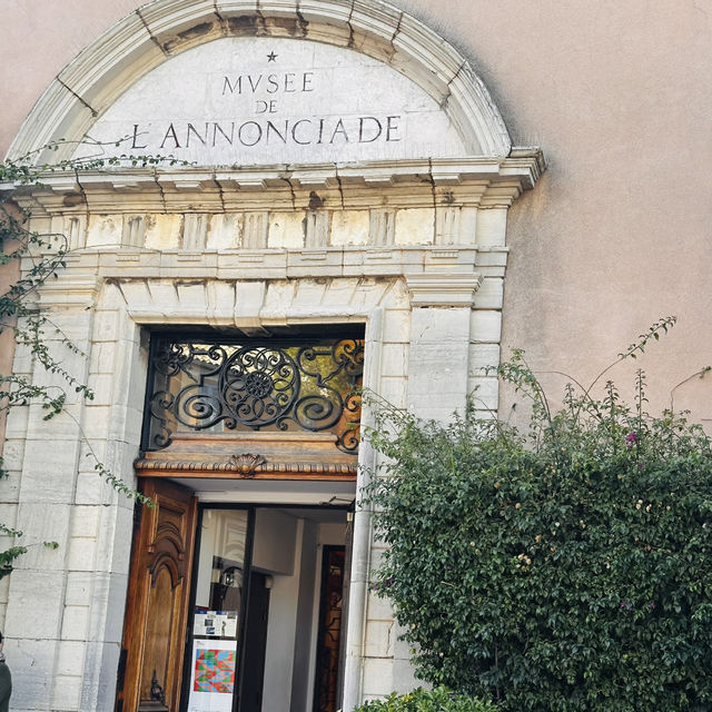 Enjoy this gorgeous exhibit in St Tropez!