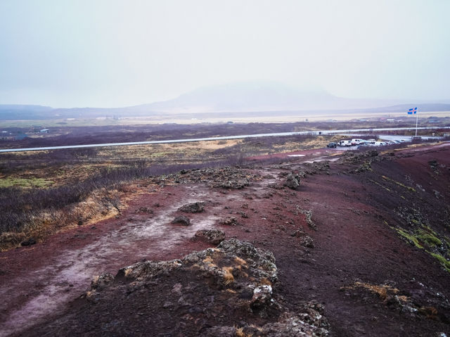 【冰島凱瑞斯火山湖：必到景點之一！冬天湖面結冰！】